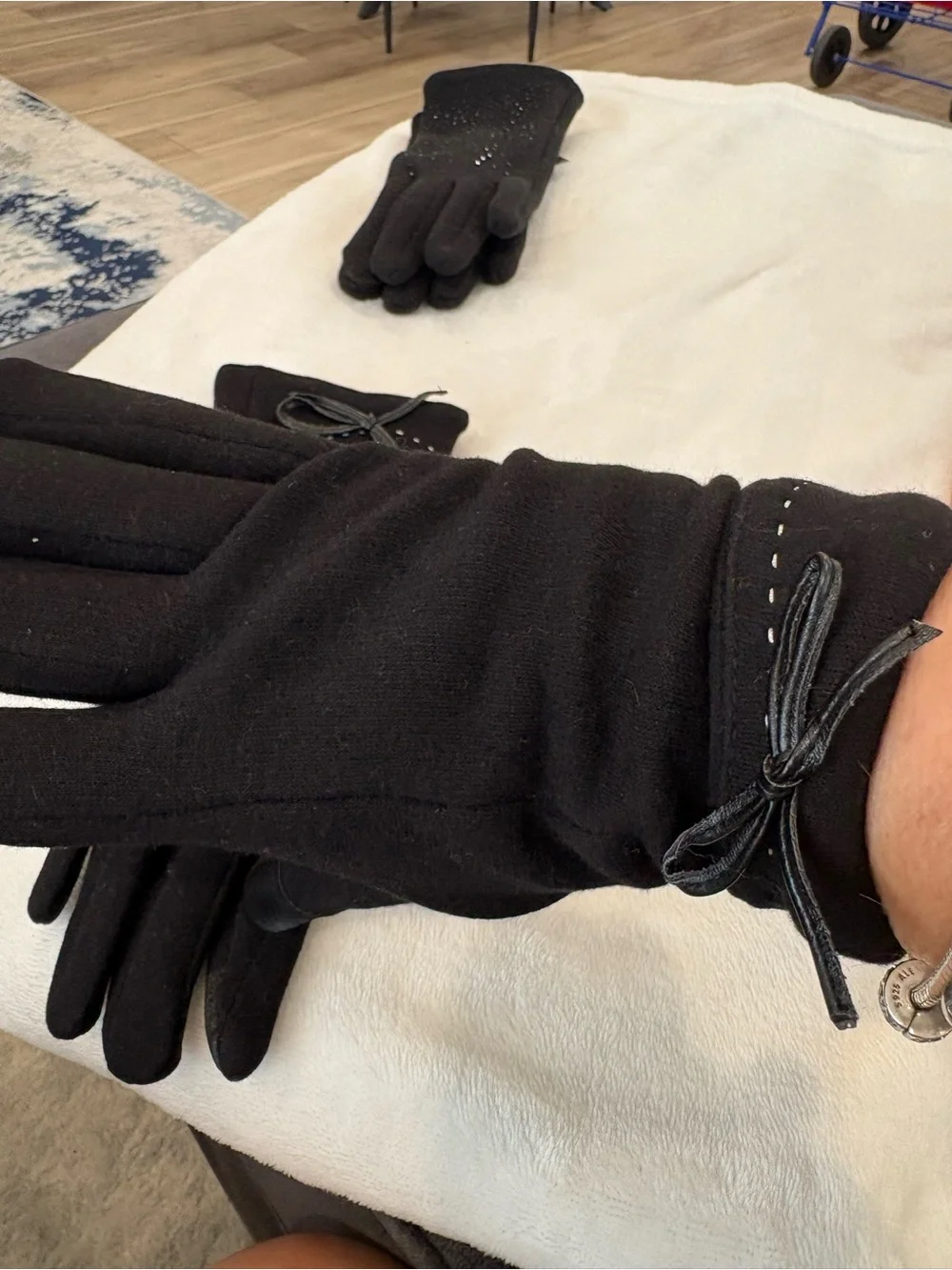Ladies gloves. 4 pairs - all brand new - 1 with tags.